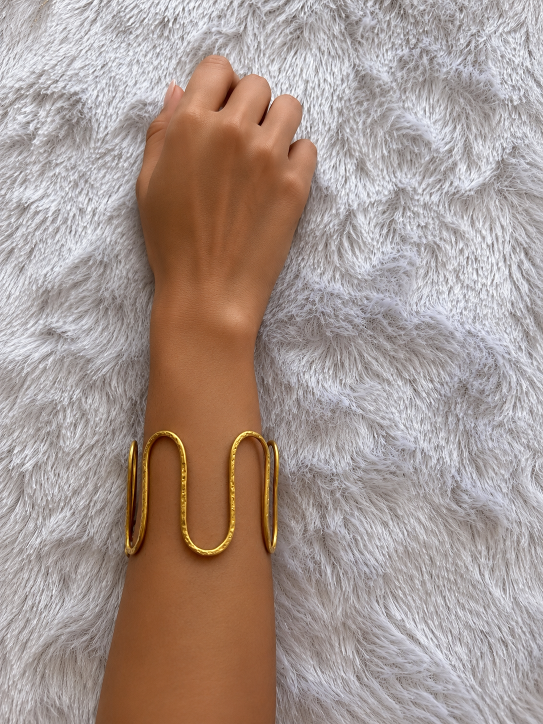 Loop brass bangle
