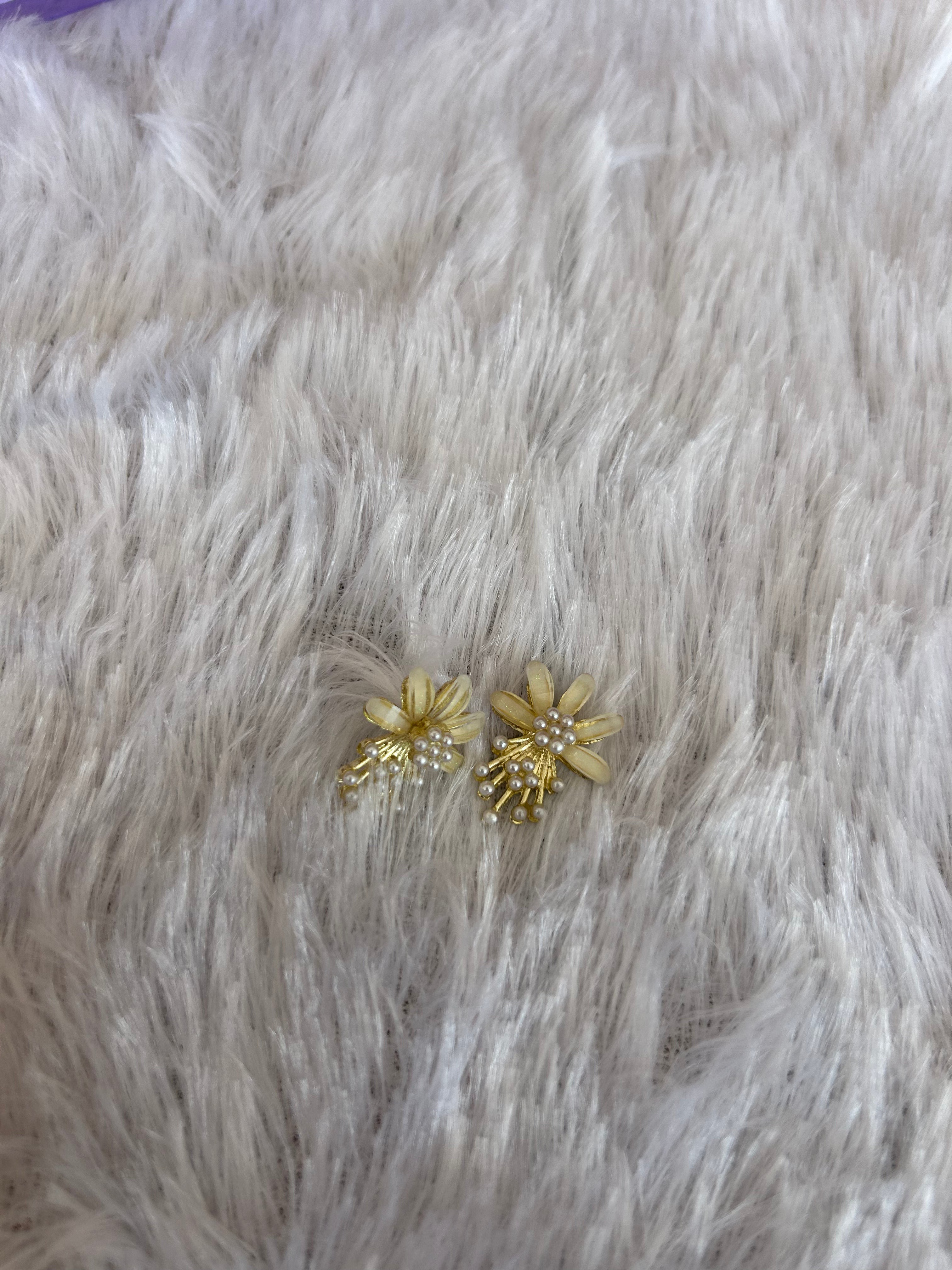 Pearl Flora Earrings