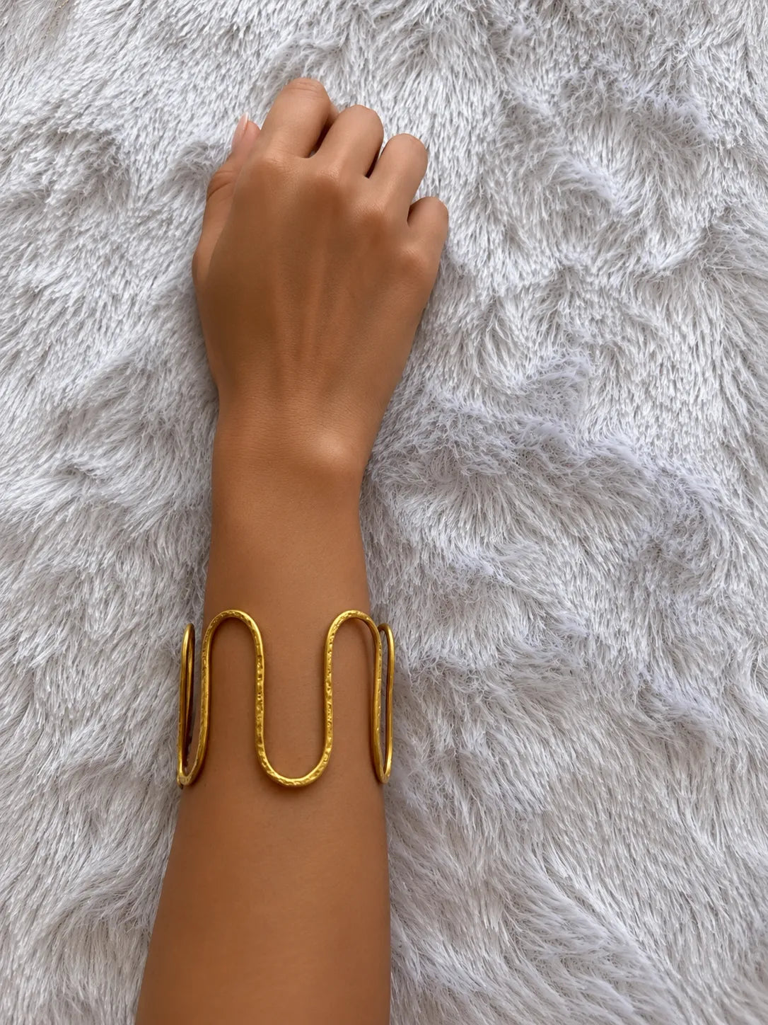 Loop brass bangle